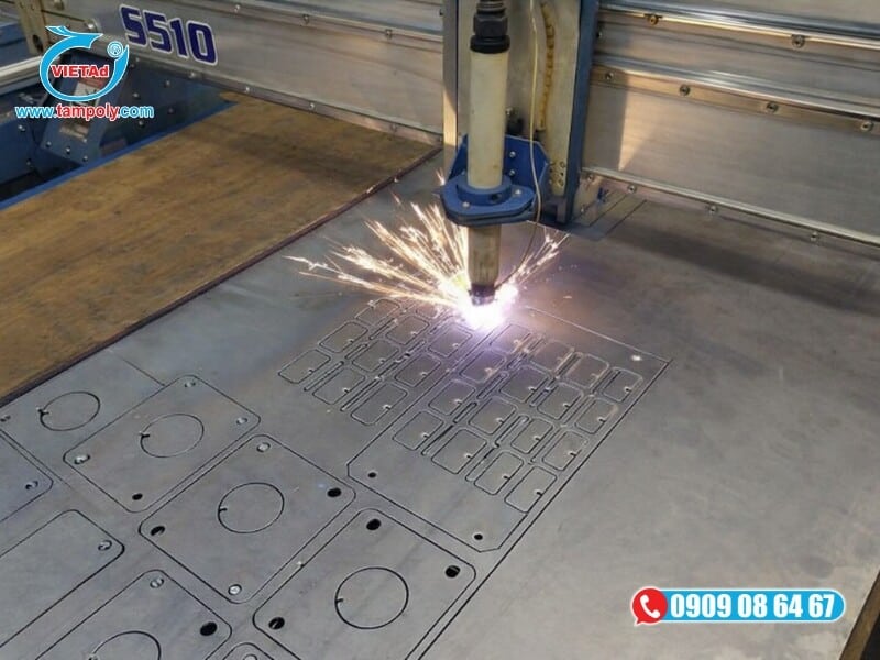 Gia công cắt nhôm tấm bằng công nghệ Laser Fiber có độ chính xác và thẩm mỹ cao