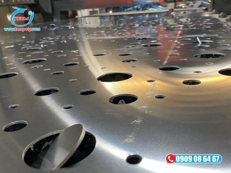 Máy CNC Laser Fiber có khả năng gia công cắt nhôm tấm CNC độ dày từ 0.6mm đến 5mm