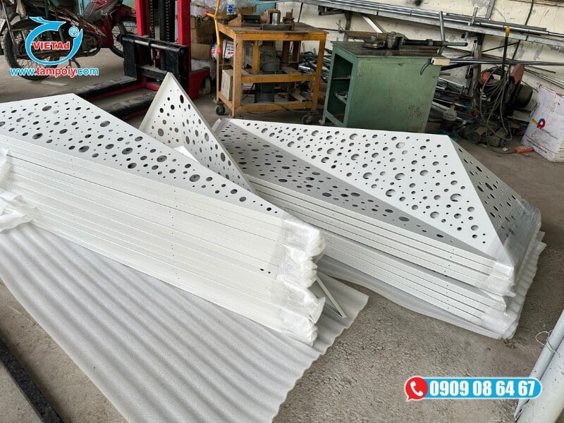 Nhôm tấm được gia công CNC làm bảng hiệu, vật trang trí nội thất tại Đà Nẵng