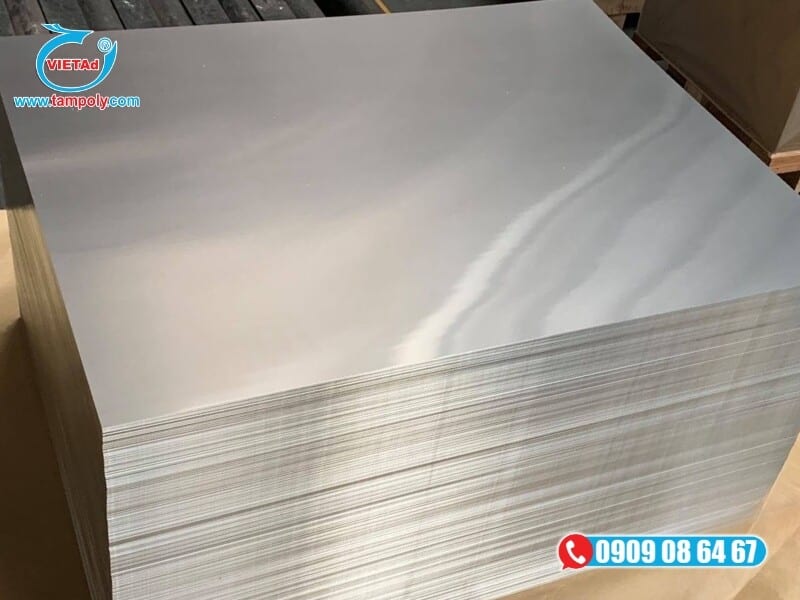 Nhôm tấm ngoài thành phần nhôm còn được trộn thêm các chất liệu khác để tăng độ cứng