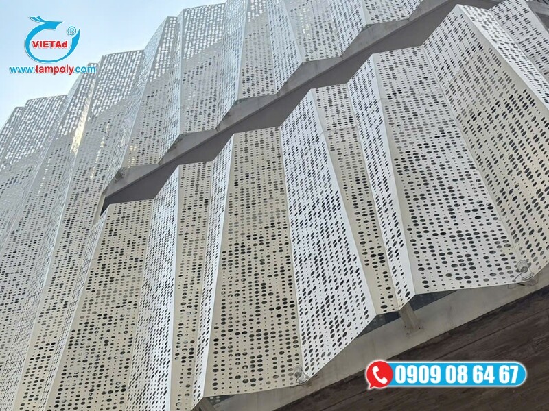 Nhôm tấm dễ gia công, tạo hình, cho ra sản phẩm có độ thẩm mỹ caoư mặt dựng toà nhà