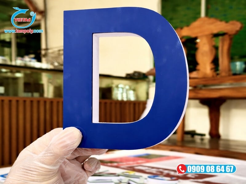 Chữ nổi quảng cáo được gia công từ tấm formex 17mm phủ bề mặt màu xanh