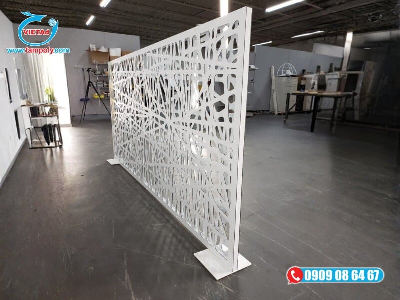 Với nhiều ưu điểm về trọng lượng, khả năng chống nước và cháy lan mà tấm formex 18mm được ứng dụng nhiều trong trang trí nội thất