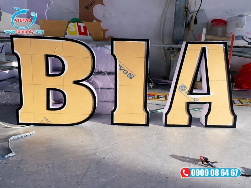 Tấm formex được ứng dụng làm mặt hông của chữ nổi