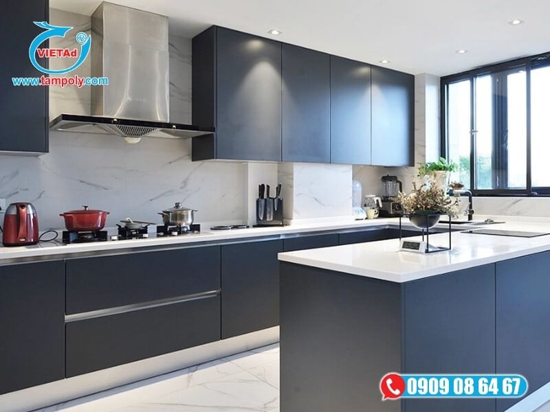 Cánh tủ và vách tủ bếp pima 5mm mang lại vẻ đẹp tự nhiên, bền bỉ, dễ lau chùi và chống ẩm mốc hiệu quả