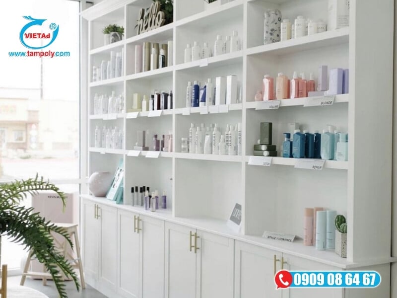 Kệ trưng bày sản phẩm từ tấm pima trắng bóng, dễ in UV logo thương hiệu, tạo không gian chuyên nghiệp