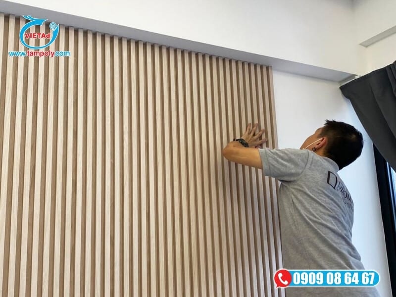 Ốp tường pima lam sóng chống ẩm tốt, trọng lượng nhẹ dễ thi công, mang lại không gian hiện đại, thoáng đãng