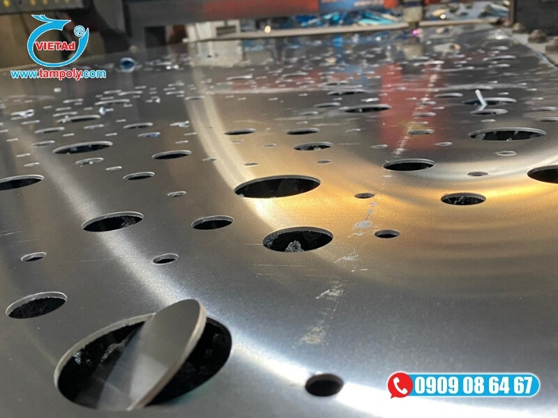 Gia công nhôm tấm cắt laser làm mặt dựng trang trí