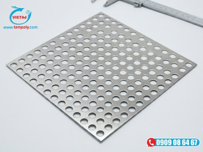 Tránh thiết kế tấm quá lớn để hạn chế tình trạng cong võng bề mặt vách