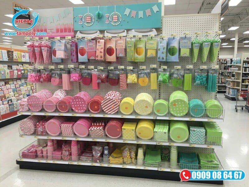 Tấm Nhôm Đục Lỗ Pegboard làm kệ trưng bày sản phẩm, phụ kiện tại các cửa hàng