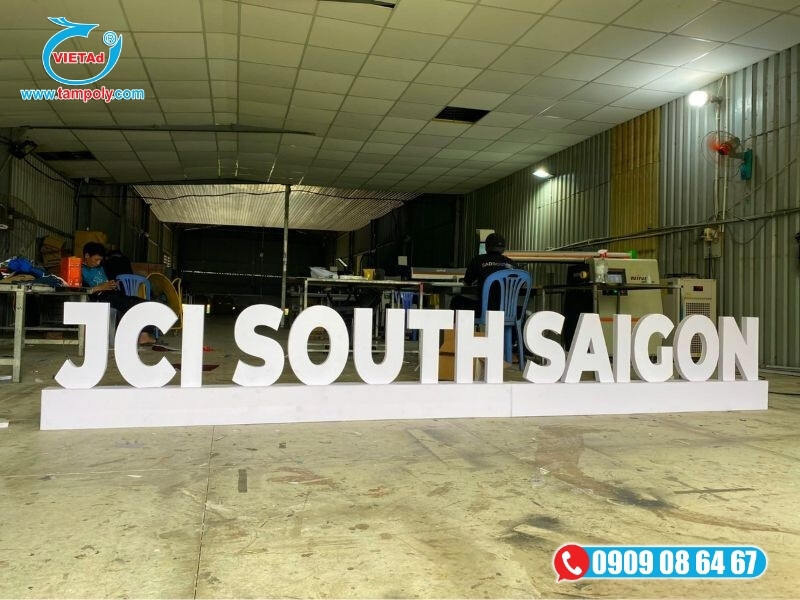 Biển quảng cáo ngoài trời với chữ nổi Formex tinh xảo, chịu thời tiết khắc nghiệt, trọng lượng nhẹ