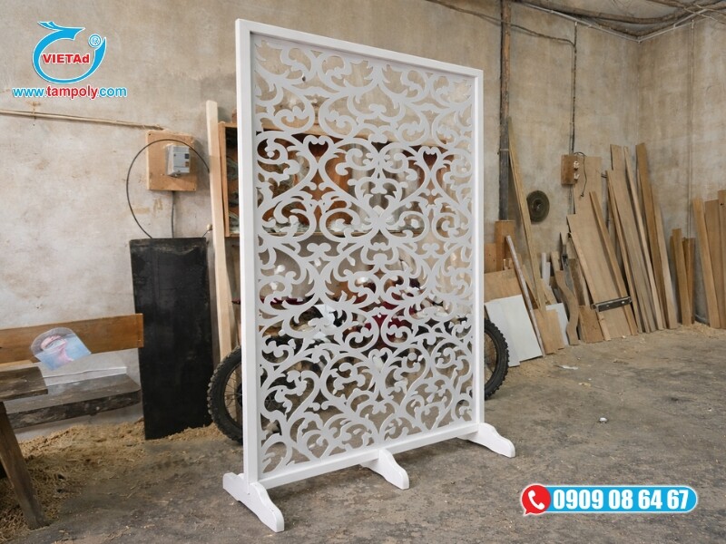 Thi công tấm formex làm vách ngăn tạm thời