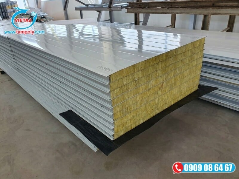 Tấm panel bông thủy tinh chịu được nhiệt độ lên đến 350°C, không sinh ra khói độc