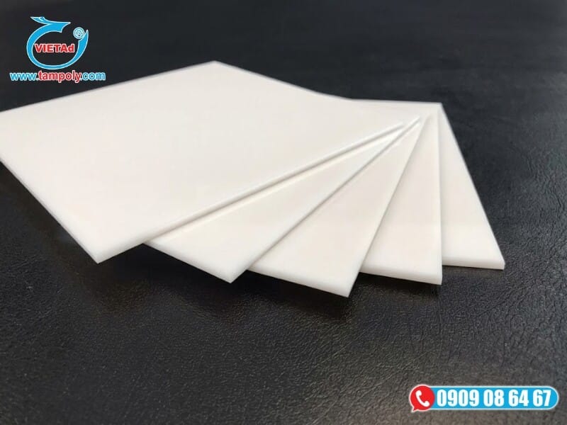 Đường cắt laser trên tấm mica trắng sữa Đài Loan đạt độ sắc nét cao, cạnh mịn bóng và không bám khói đen