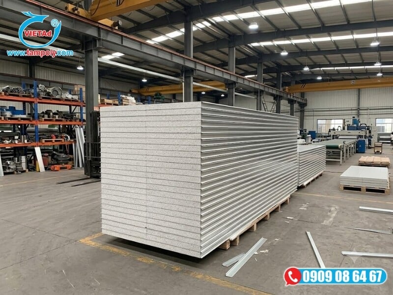 Các nhà máy panel cách nhiệt hàng đầu Việt Nam với hệ thống dây chuyền sản xuất tấm panel tự động hóa theo công nghệ liên tục hiện đại 