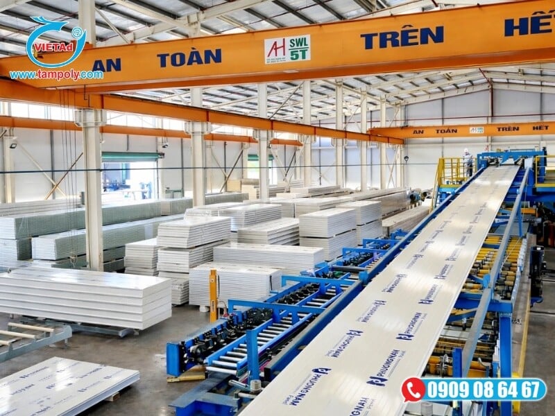 Dây chuyền công nghệ châu Âu sản xuất tấm panel PU và PIR đạt tiêu chuẩn chất lượng cao tại nhà máy Phương Nam