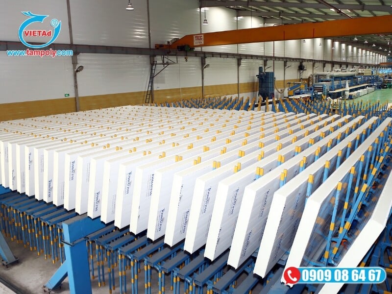 Quy trình kiểm soát tỷ trọng foam nghiêm ngặt trong sản xuất tấm panel cách nhiệt thương hiệu TONMAT