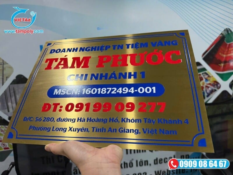 Biển hiệu công ty và chữ nổi tòa nhà sử dụng tấm inox 3mm vàng xước sang trọng, chống chịu thời tiết vượt trội