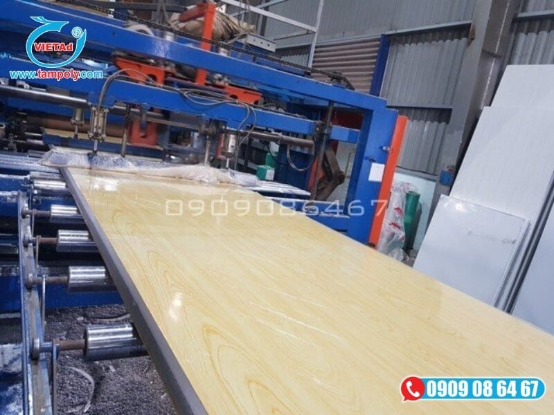 Tấm panel cách nhiệt thường được thi công vách ngăn panel cho các công trình văn phòng và nhà xưởng công nghiệp tại Hưng Yên