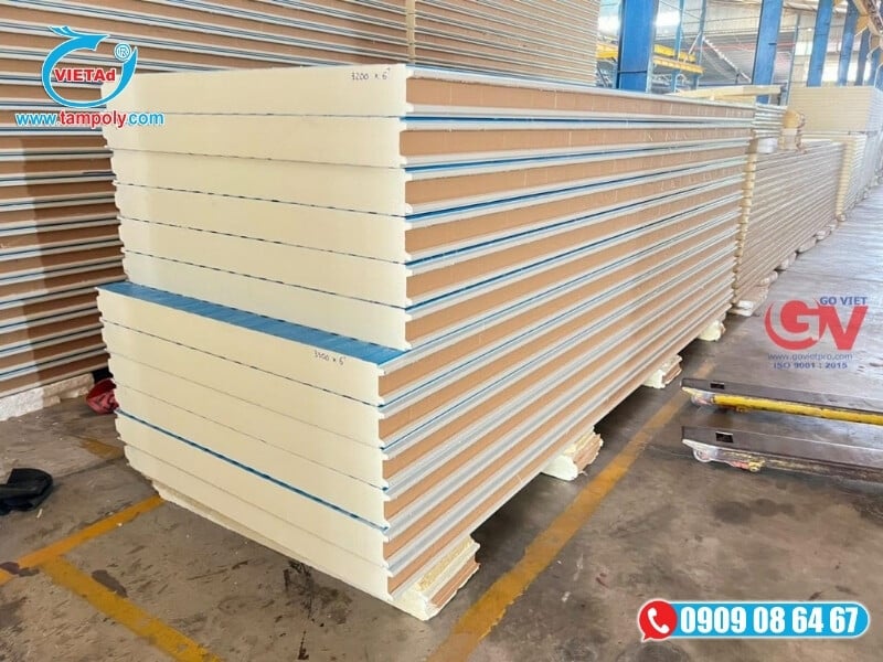 Tấm panel PU foam mật độ cao đáp ứng tiêu chuẩn kỹ thuật nghiêm ngặt cho hệ thống phòng sạch và kho lạnh