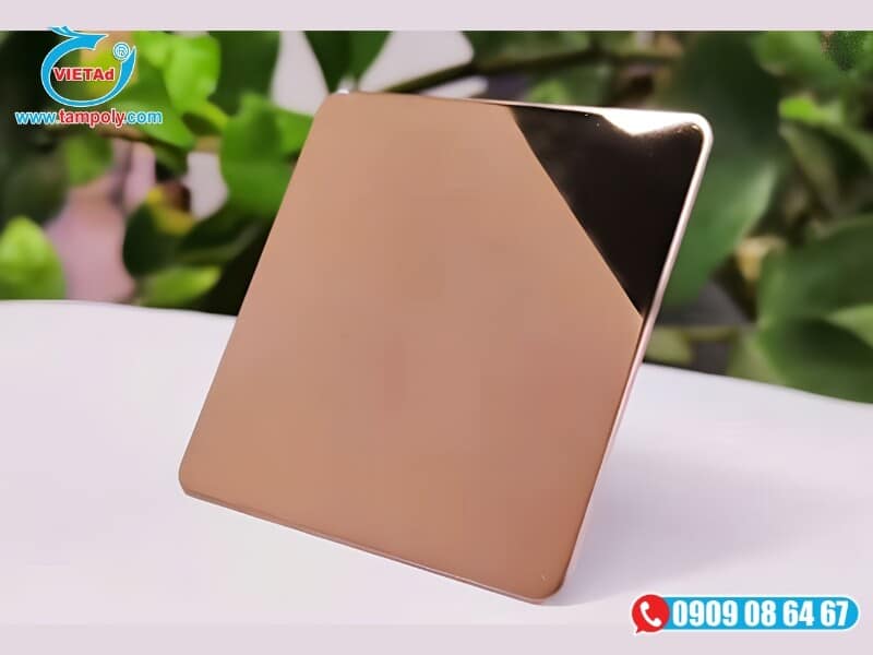 ấm inox vàng hồng gia công đánh bóng gương 8K phản chiếu hình ảnh rõ nét