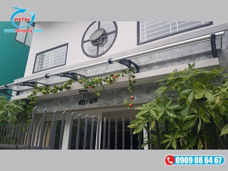 Mẫu mái che Canofix, lợp tấm Poly trong suốt được lắp đặt thực tế tại khu vực mái hiên, cửa sổ