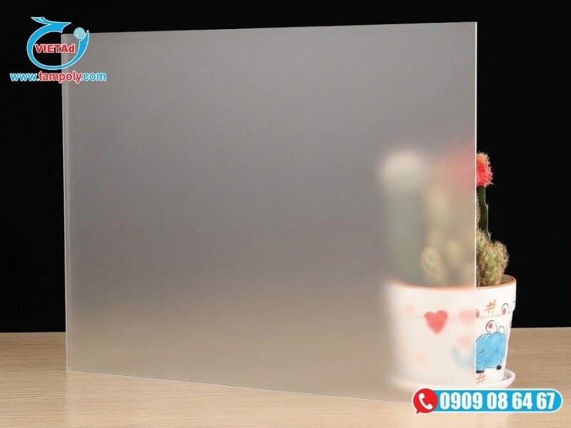 Tấm Mica Malaysia mờ có bề mặt nhám nhẹ giúp khuếch tán ánh sáng đồng đều và chống chói