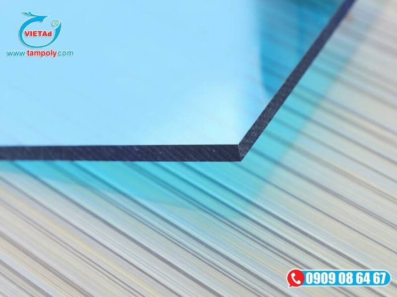 Tấm Mica Malaysia xuyên sáng màu sắc đa dạng được ứng dụng phổ biến trong hệ thống đèn LED quảng cáo