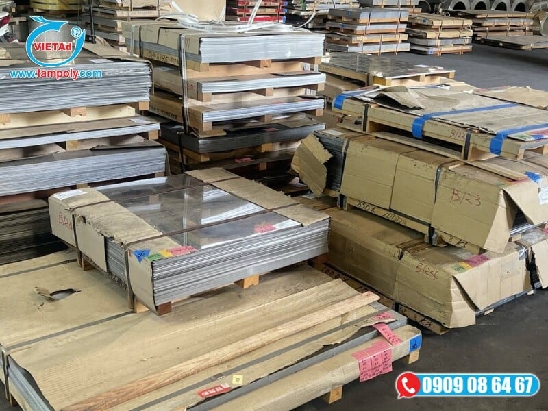 Cung cấp tấm inox 430 chính hãng có đầy đủ chứng chỉ CO/CQ tại Vật Liệu Tấm QCV. Hỗ trợ gia công cắt, đục theo yêu cầu