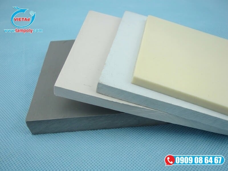Các gam màu tiêu chuẩn của tấm nhựa PVC kỹ thuật gồm xám ghi, mỡ gà, trắng đục và trong suốt