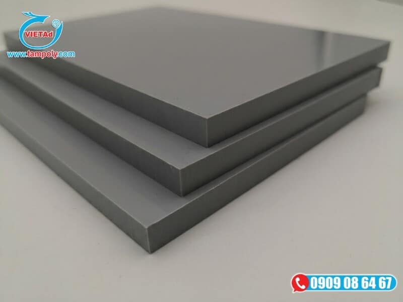 Để bảo vệ sức khỏe và môi trường làm việc, cần tuân thủ các quy định an toàn khi gia công cắt gọt tấm nhựa PVC kỹ thuật