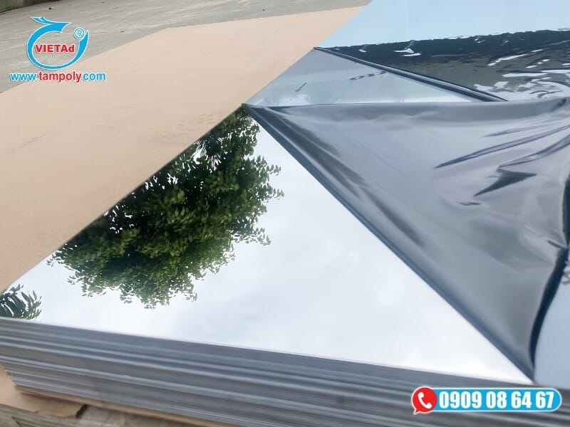 tấm inox trắng sở hữu các đặc tính chịu lực, chống ăn mòn và độ bền cao