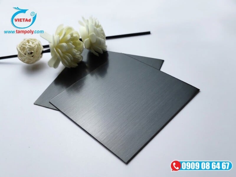 Bề mặt inox đen xước chống bám vân tay và chống trầy xước khi chịu tác động ngoại lực