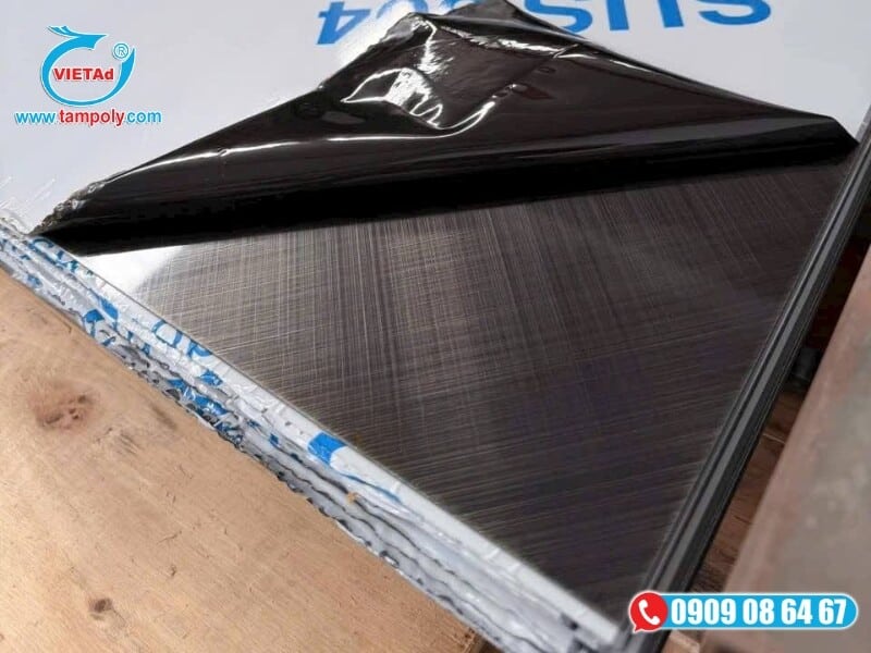 Quy trình sản xuất inox xước đen tại công ty Vật Liệu Tấm QCV với 3 công đoạn chính