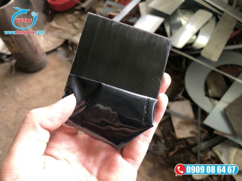 Tấm Inox đen xước được ứng dụng phổ biến trong kiến trúc và nội thất